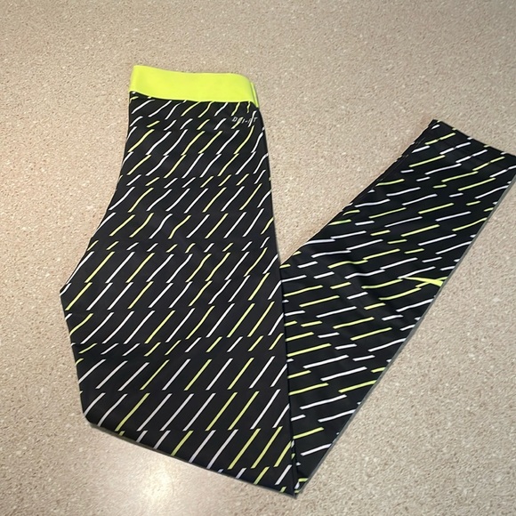 Nike Pro Women’s Leggings size md - Picture 1 of 5